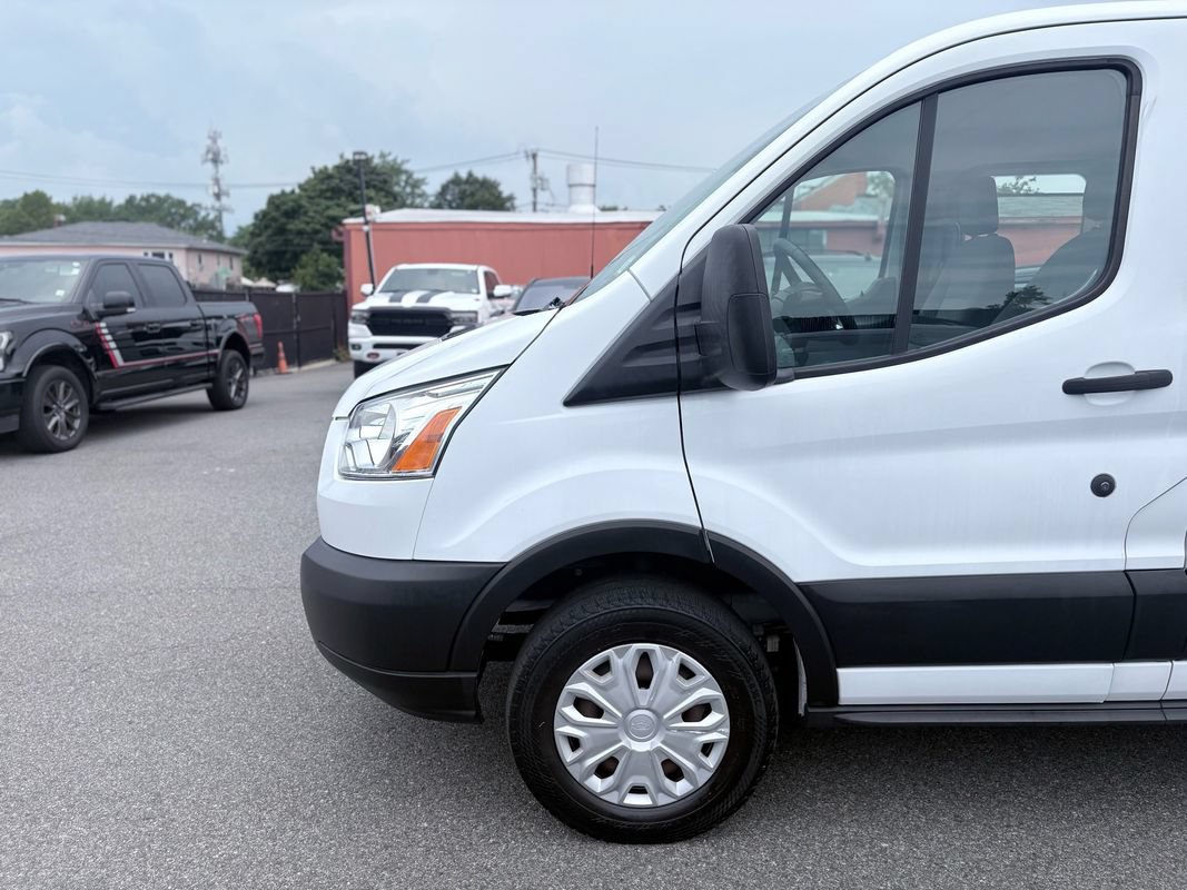 Used 2019 Ford Transit 350 XLT RWD image 6