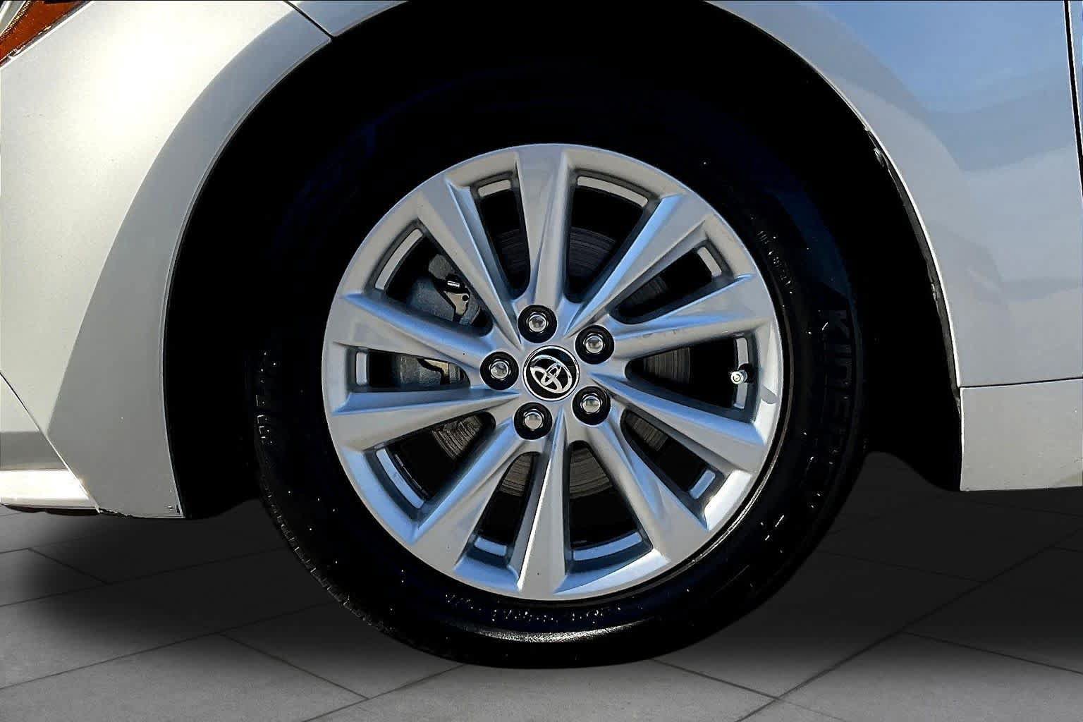Used 2023 Toyota Corolla LE w/ LE Convenience Package FWD image 11