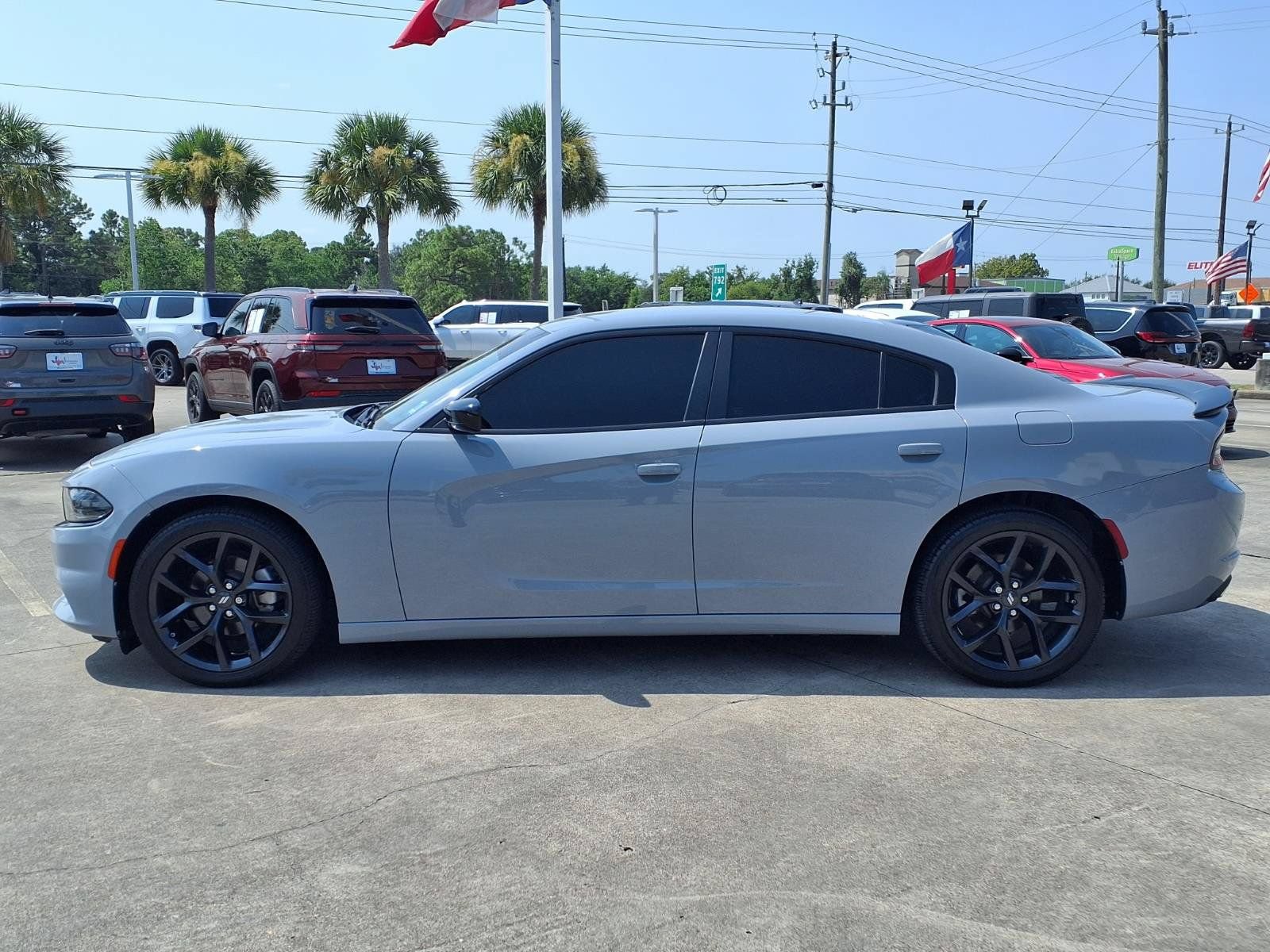 Used 2022 Dodge Charger SXT w/ Blacktop Package RWD image 9