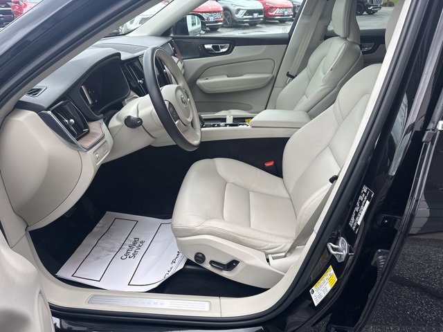 Used 2022 Volvo XC60 B5 Momentum w/ Climate Package image 15