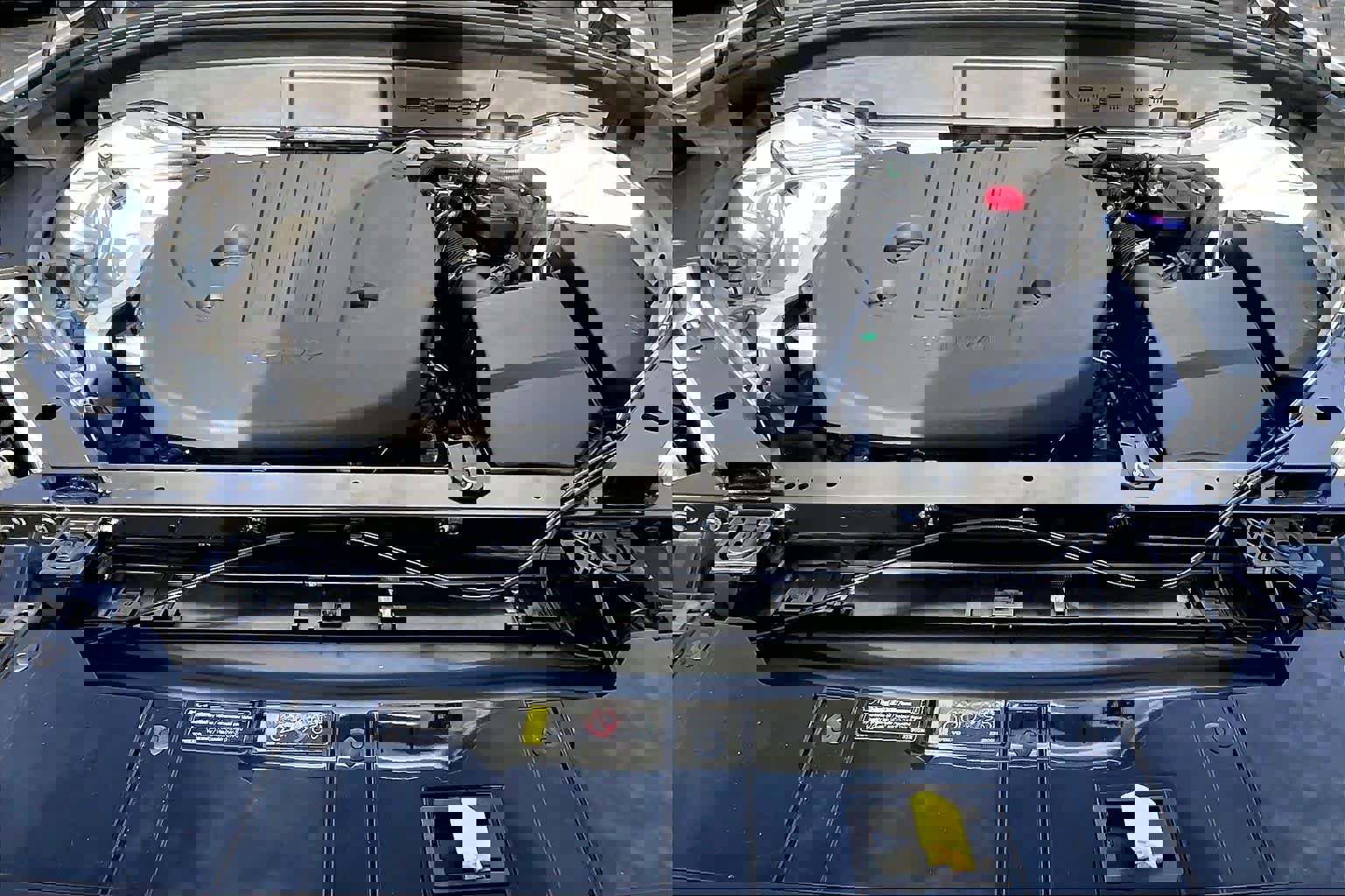 New 2026 Volvo XC60 B5 Plus w/ Protection Package Premier AWD/4WD image 14