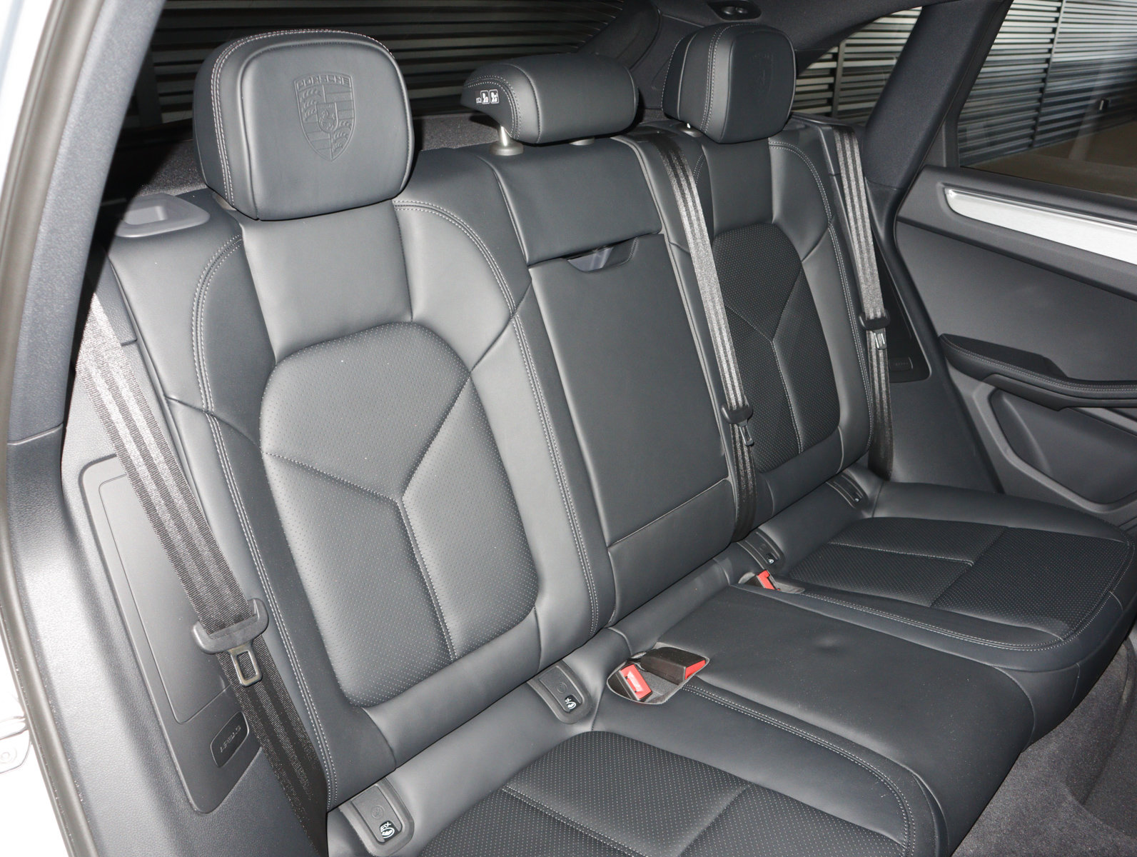 Used 2025 Porsche Macan image 6