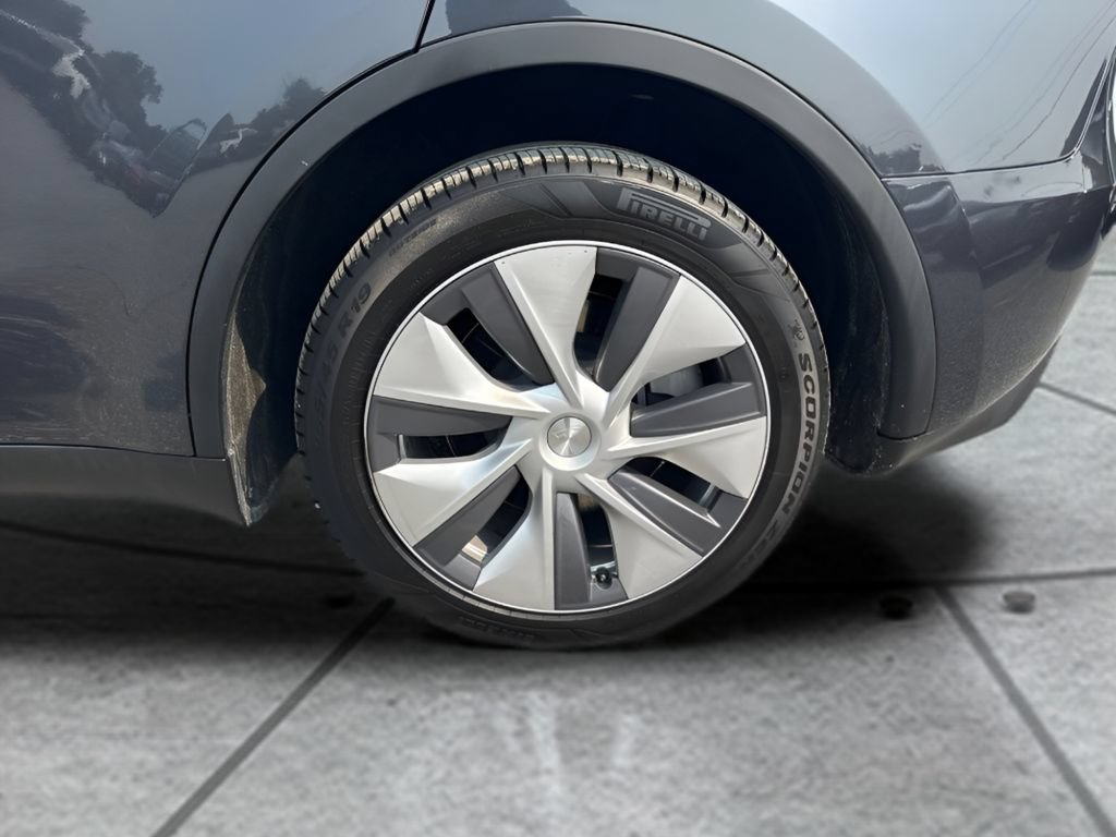 Used 2024 Tesla Model Y Long Range AWD/4WD image 20