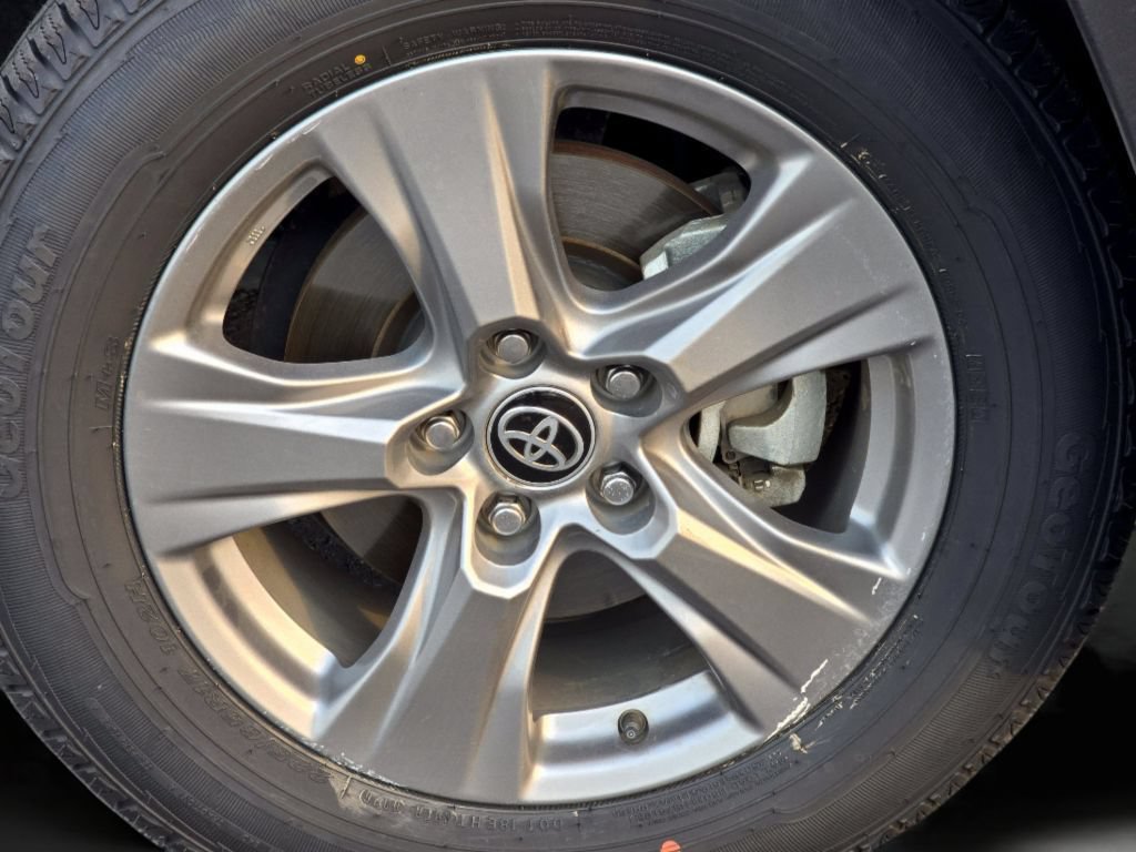 Used 2024 Toyota RAV4 XLE AWD/4WD image 24