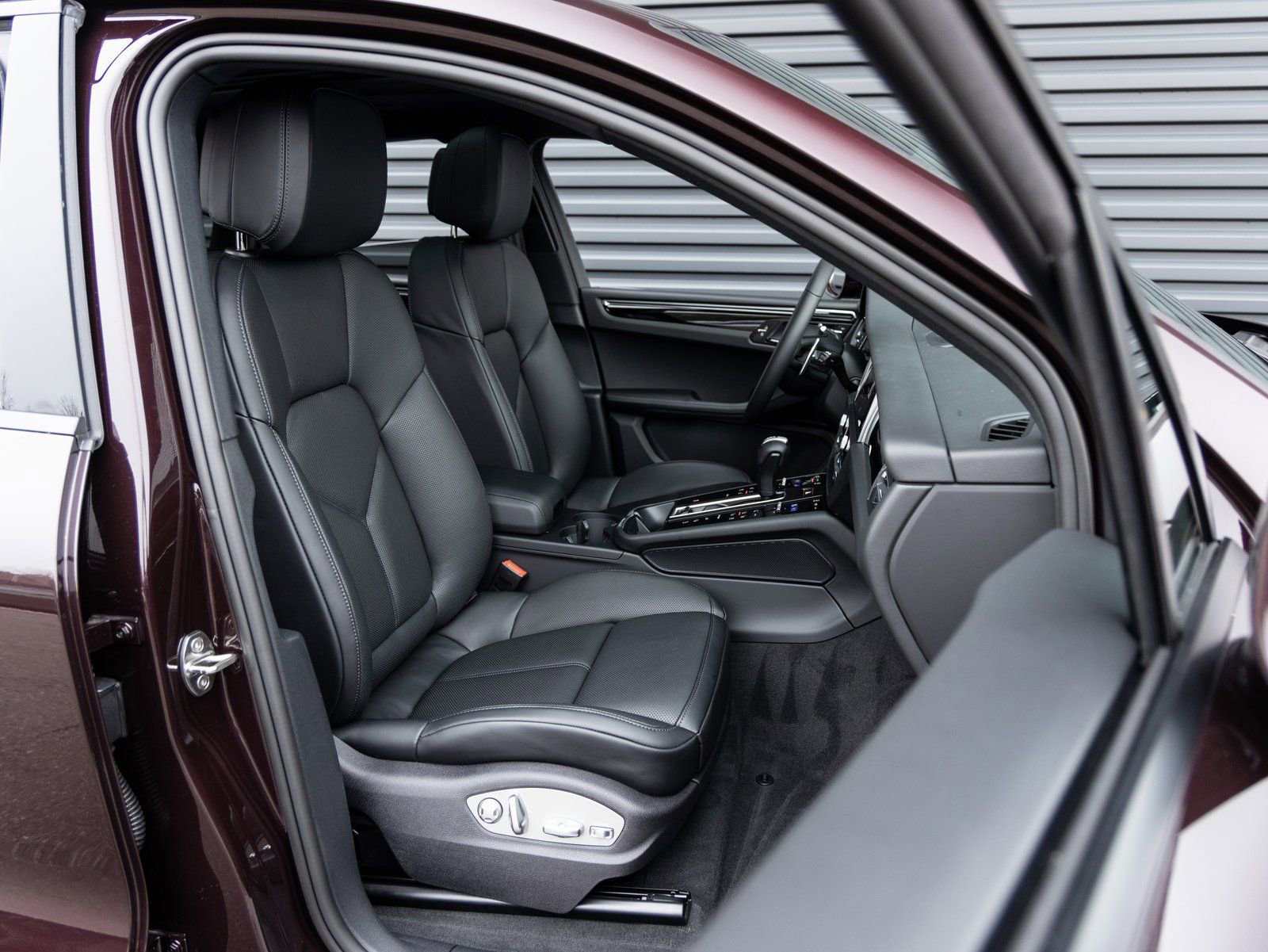 Certified 2026 Porsche Macan image 32