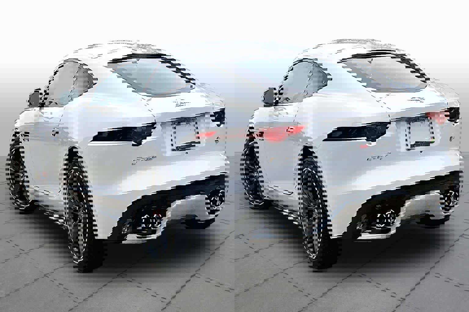 Used 2020 Jaguar F-TYPE R image 12