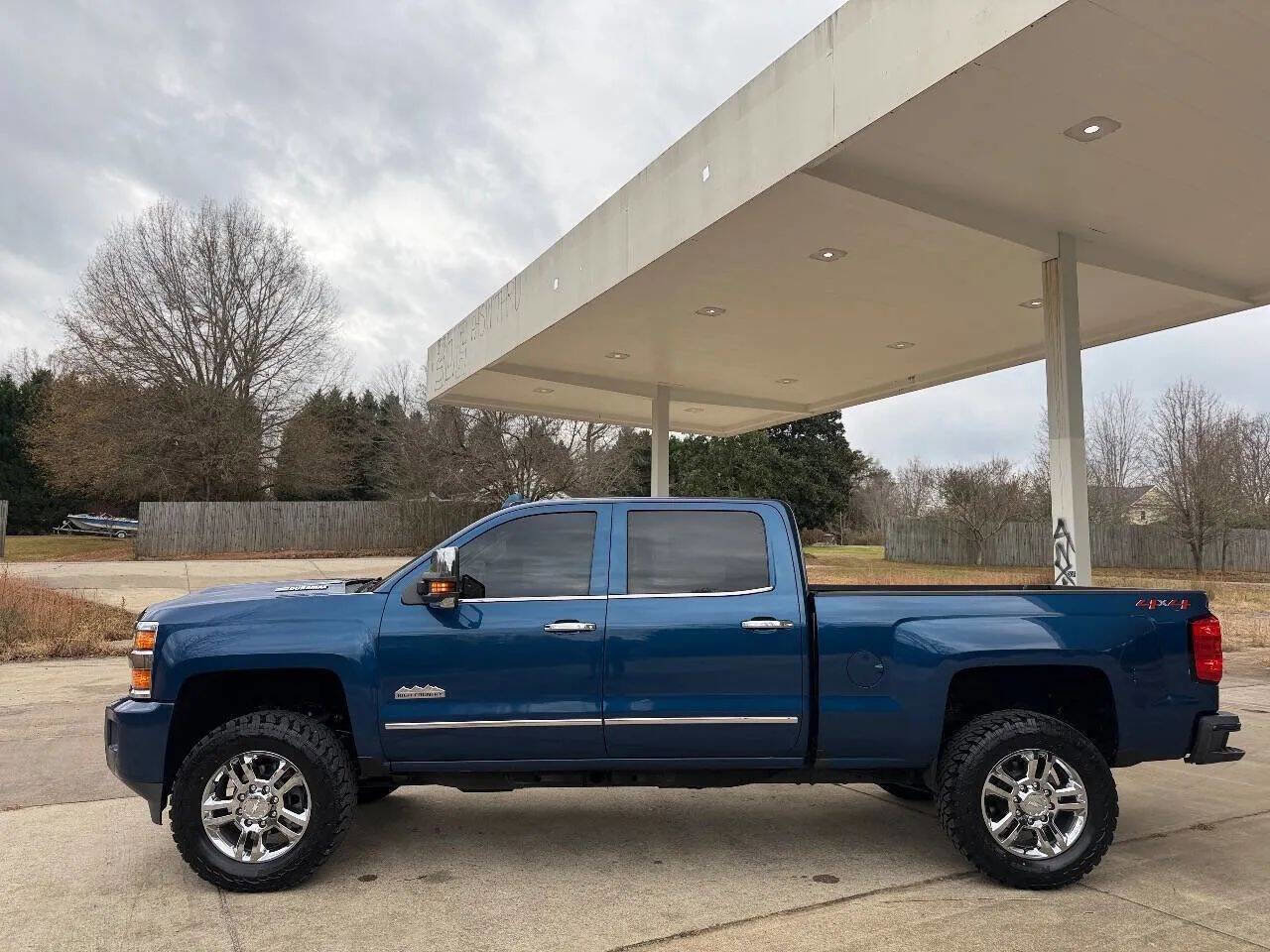 Used 2018 Chevrolet Silverado 2500 High Country w/ Duramax Plus Package image 4