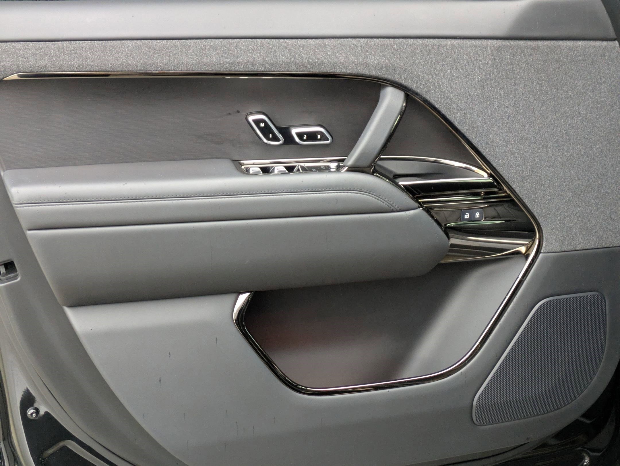 Used 2024 Land Rover Range Rover Sport SE image 10