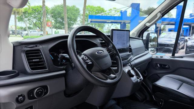Used 2022 Ford E-Transit 148 High Roof RWD image 21
