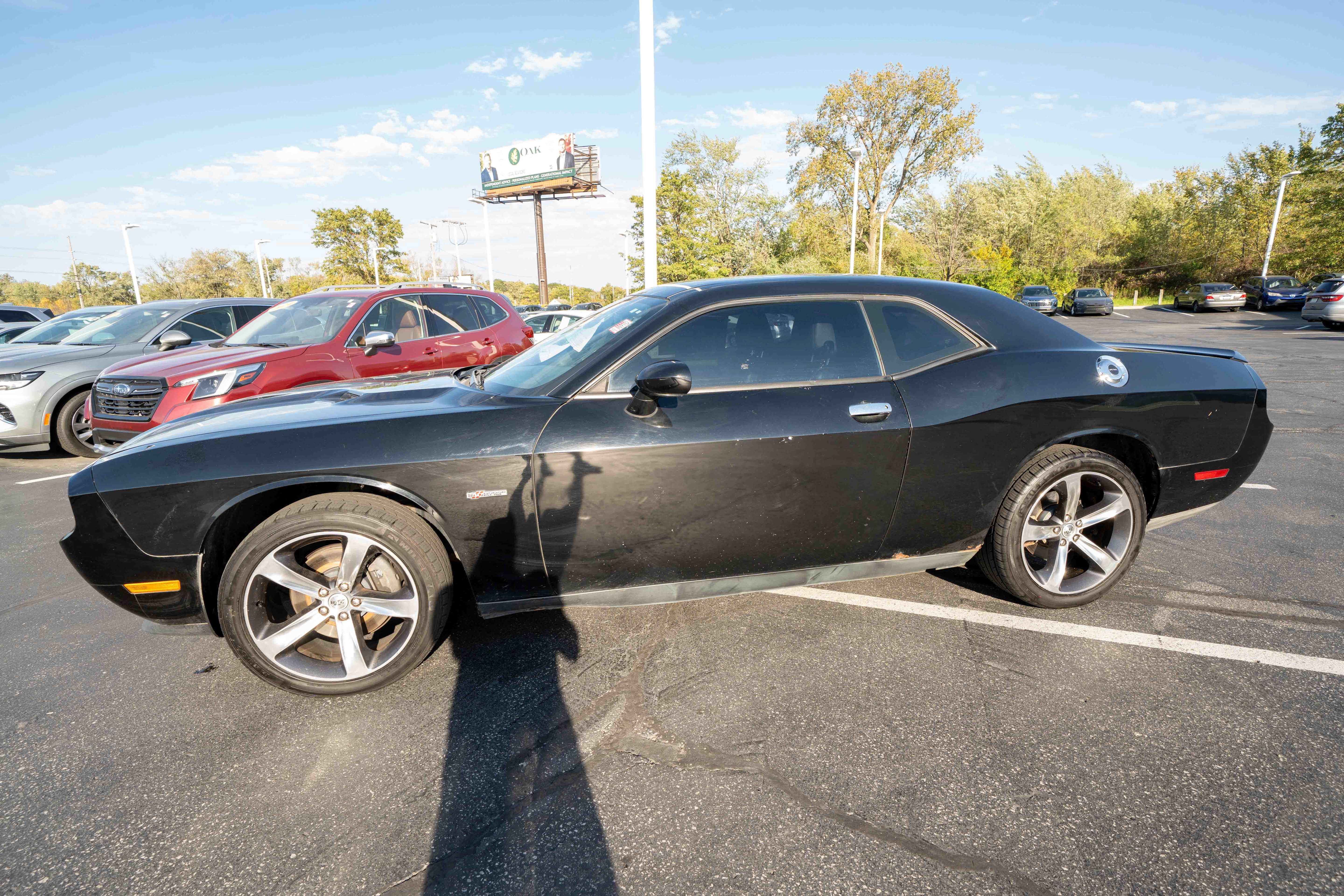 Used 2014 Dodge Challenger SXT RWD image 3