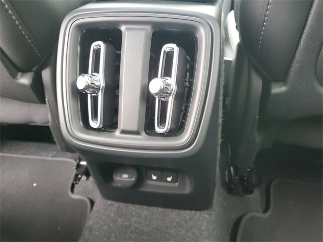 Used 2025 Volvo XC40 B5 Core image 21
