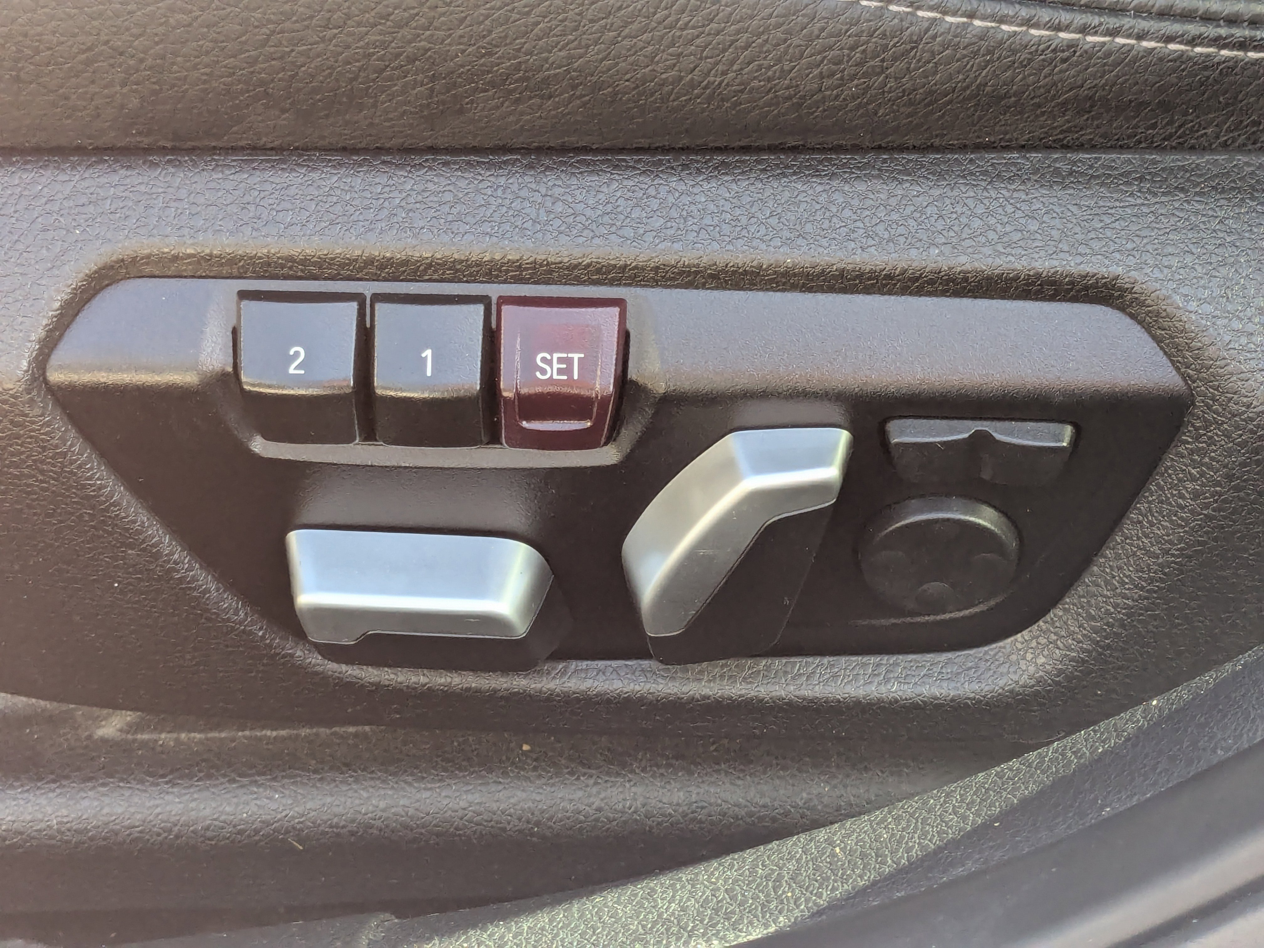 Used 2018 BMW 330i Sedan w/ M Sport Package image 21