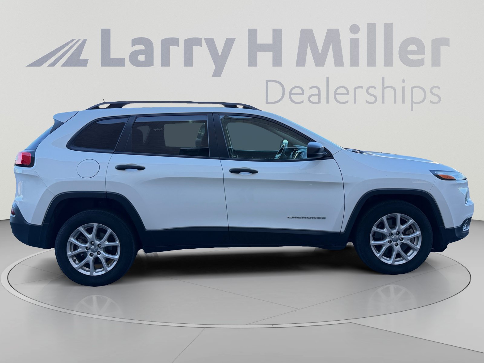Used 2016 Jeep Cherokee Sport FWD image 6
