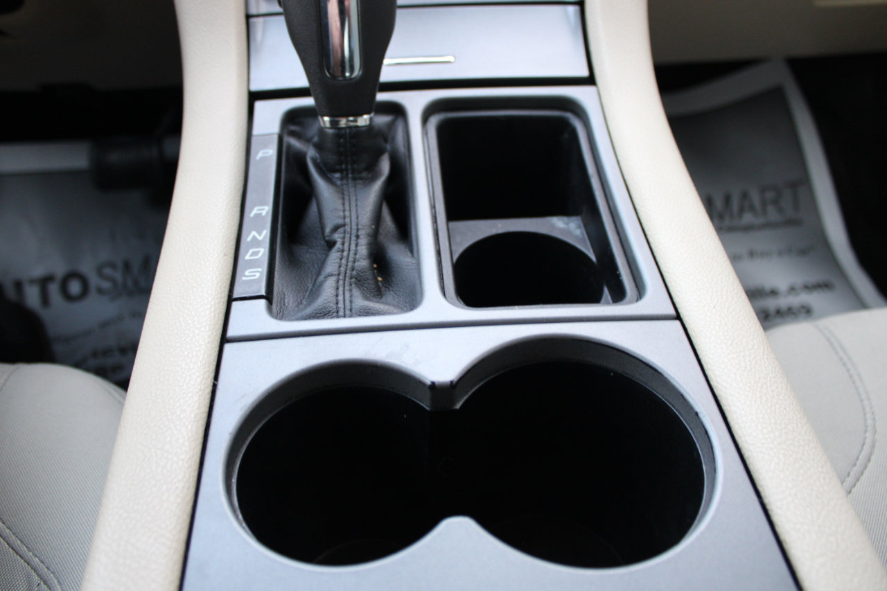 Used 2017 Ford Taurus SE image 25