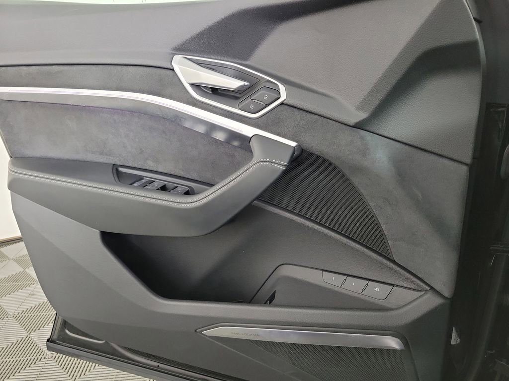 Certified 2023 Audi e-tron S Premium Plus w/ Black Optic Package AWD/4WD image 20