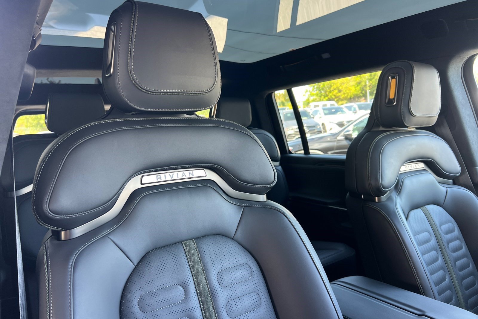 Used 2024 Rivian R1S Adventure AWD/4WD image 25