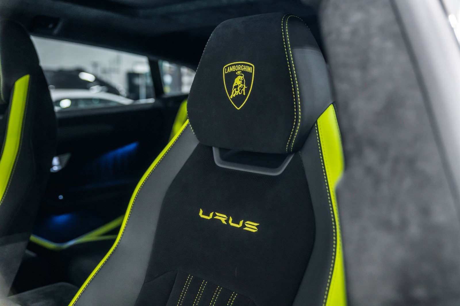 Used 2024 Lamborghini Urus Performante AWD/4WD image 28