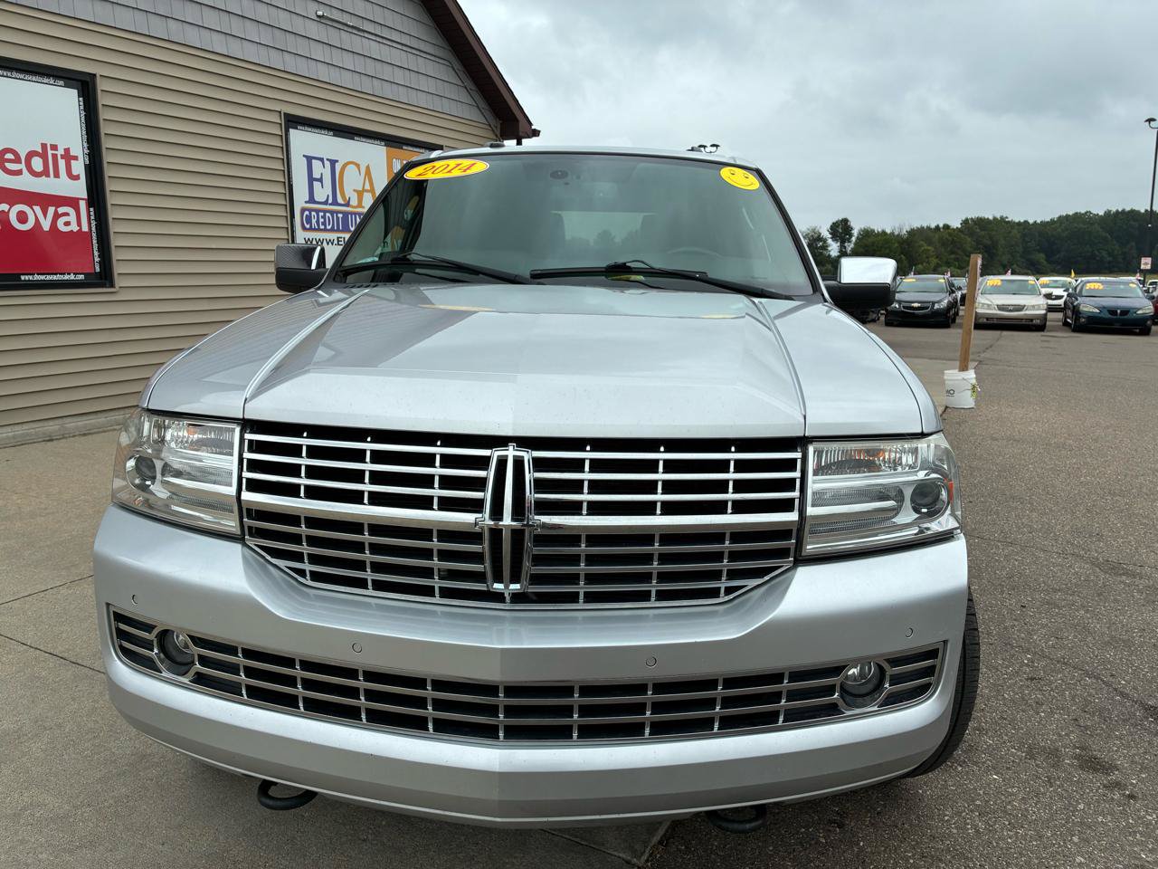 Used 2014 Lincoln Navigator L 4WD image 2
