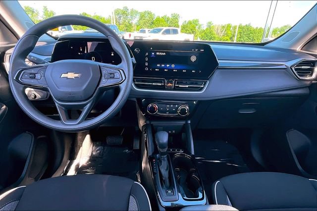 Used 2025 Chevrolet TrailBlazer LT AWD/4WD image 7