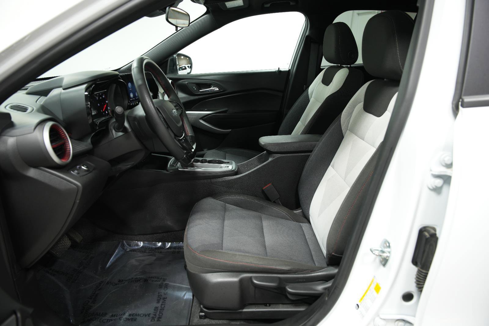 Used 2024 Chevrolet Trax RS w/ Sunroof Package FWD image 25