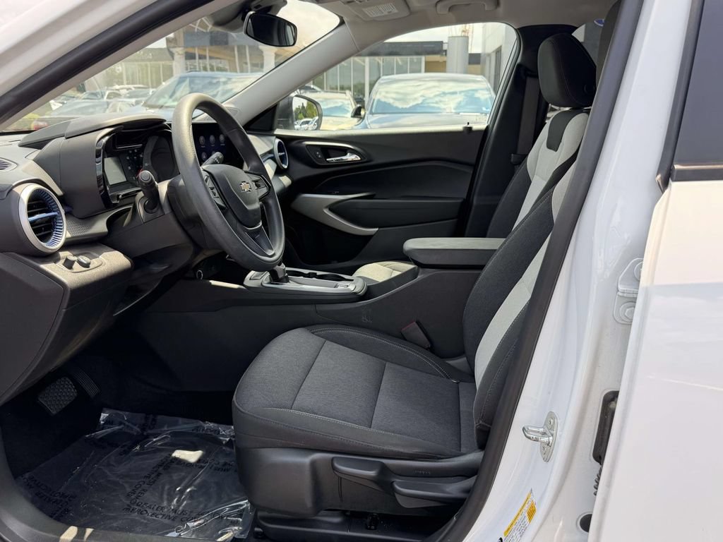 Used 2024 Chevrolet Trax LS FWD image 16