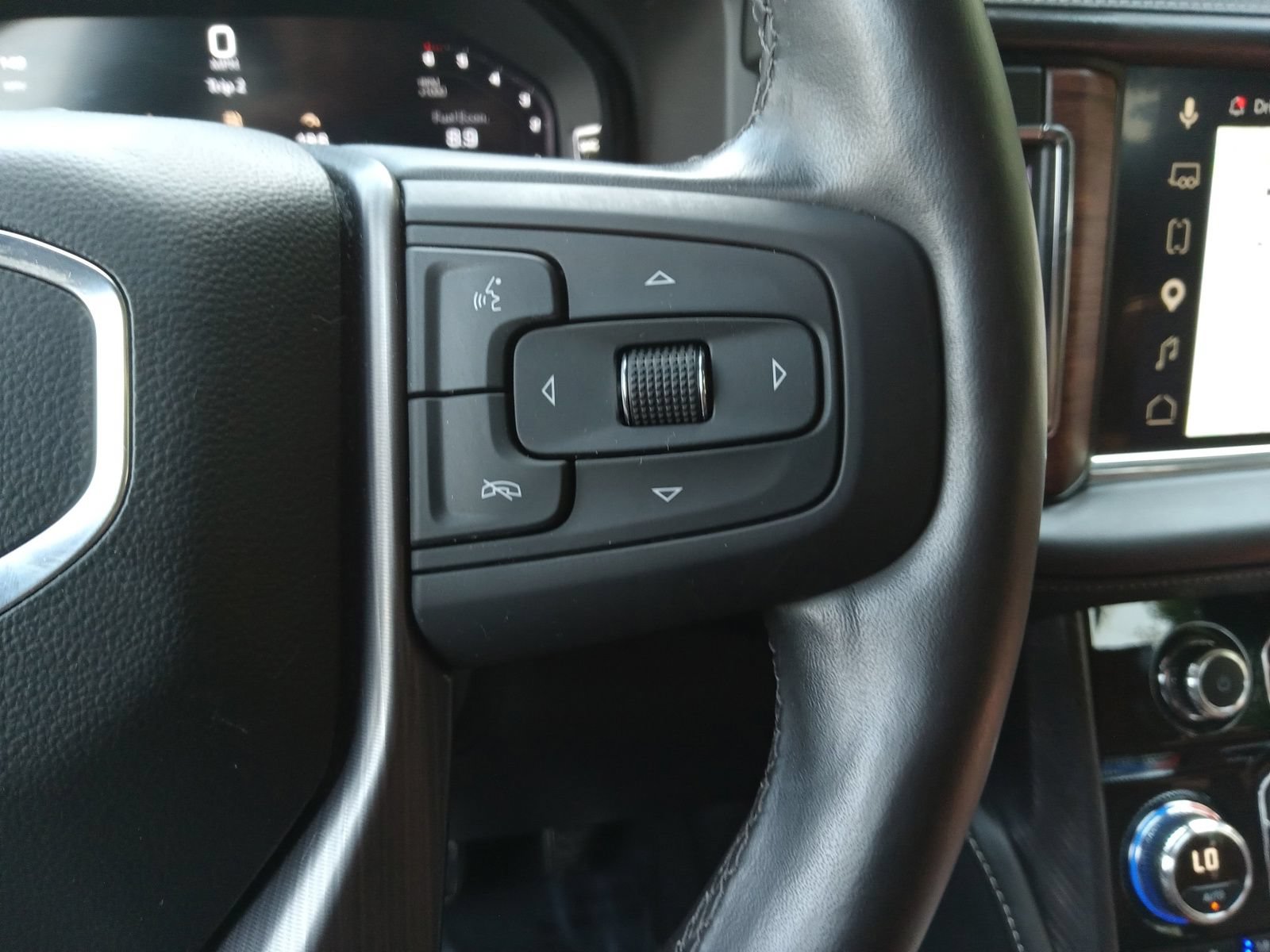 Used 2023 GMC Yukon Denali Ultimate AWD/4WD image 22