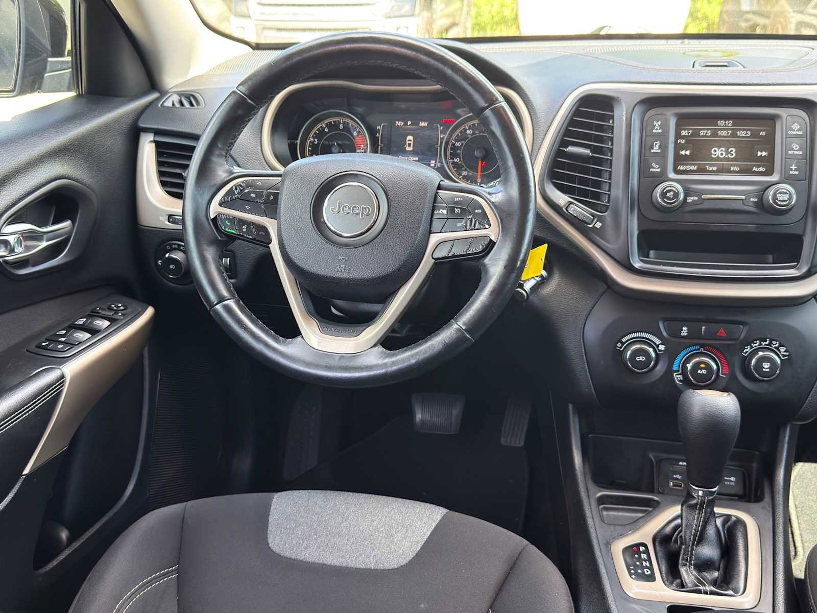 Used 2018 Jeep Cherokee Latitude w/ Altitude Package image 26