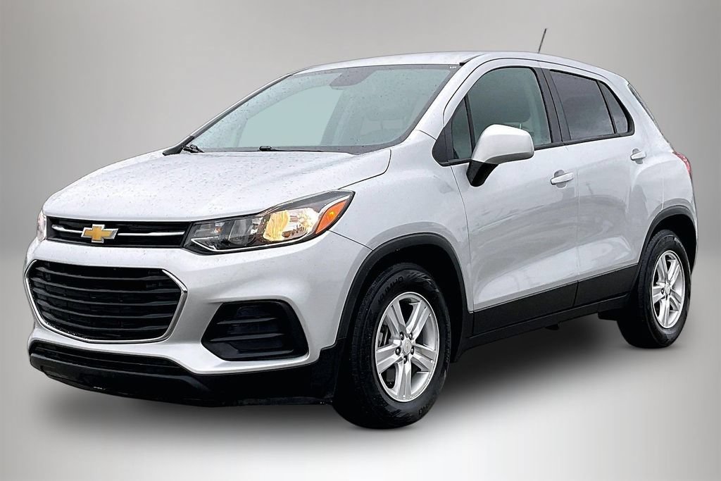 Used 2022 Chevrolet Trax LS w/ Tint and Cruise Package FWD image 2