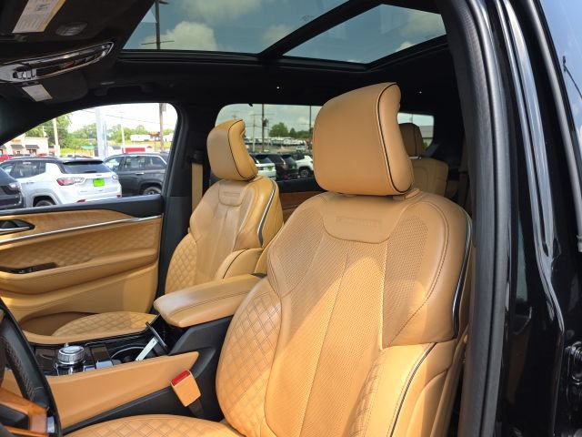 Used 2021 Jeep Grand Cherokee L Summit AWD/4WD image 17