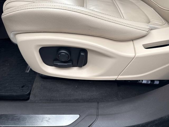 Used 2018 Jaguar F-PACE Prestige image 27