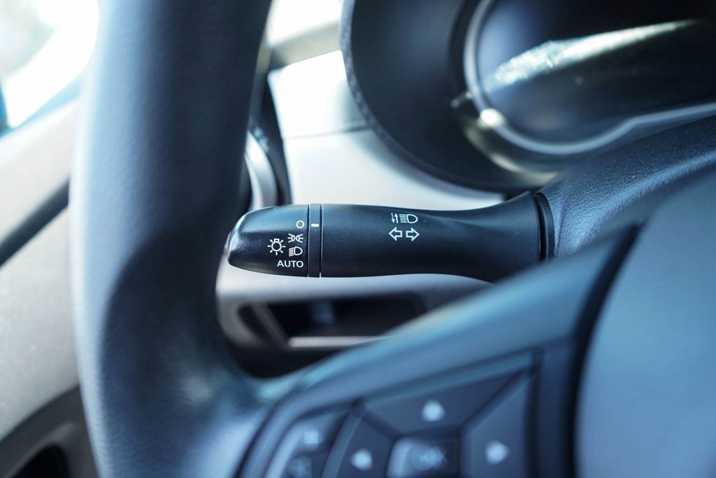 Used 2022 Nissan Versa SV image 28