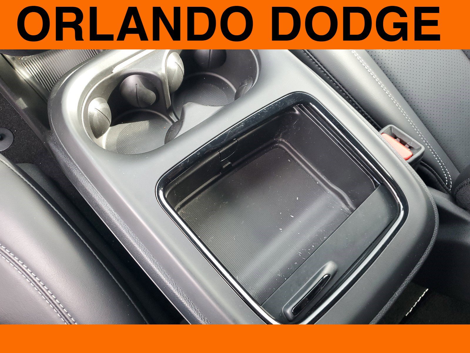 New 2024 Chrysler Pacifica Touring-L w/ Uconnect Theater Family Group image 23