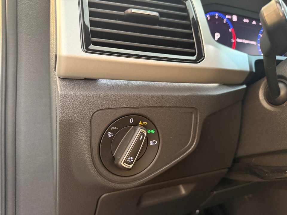 Used 2021 Volkswagen Atlas Cross Sport SEL image 37