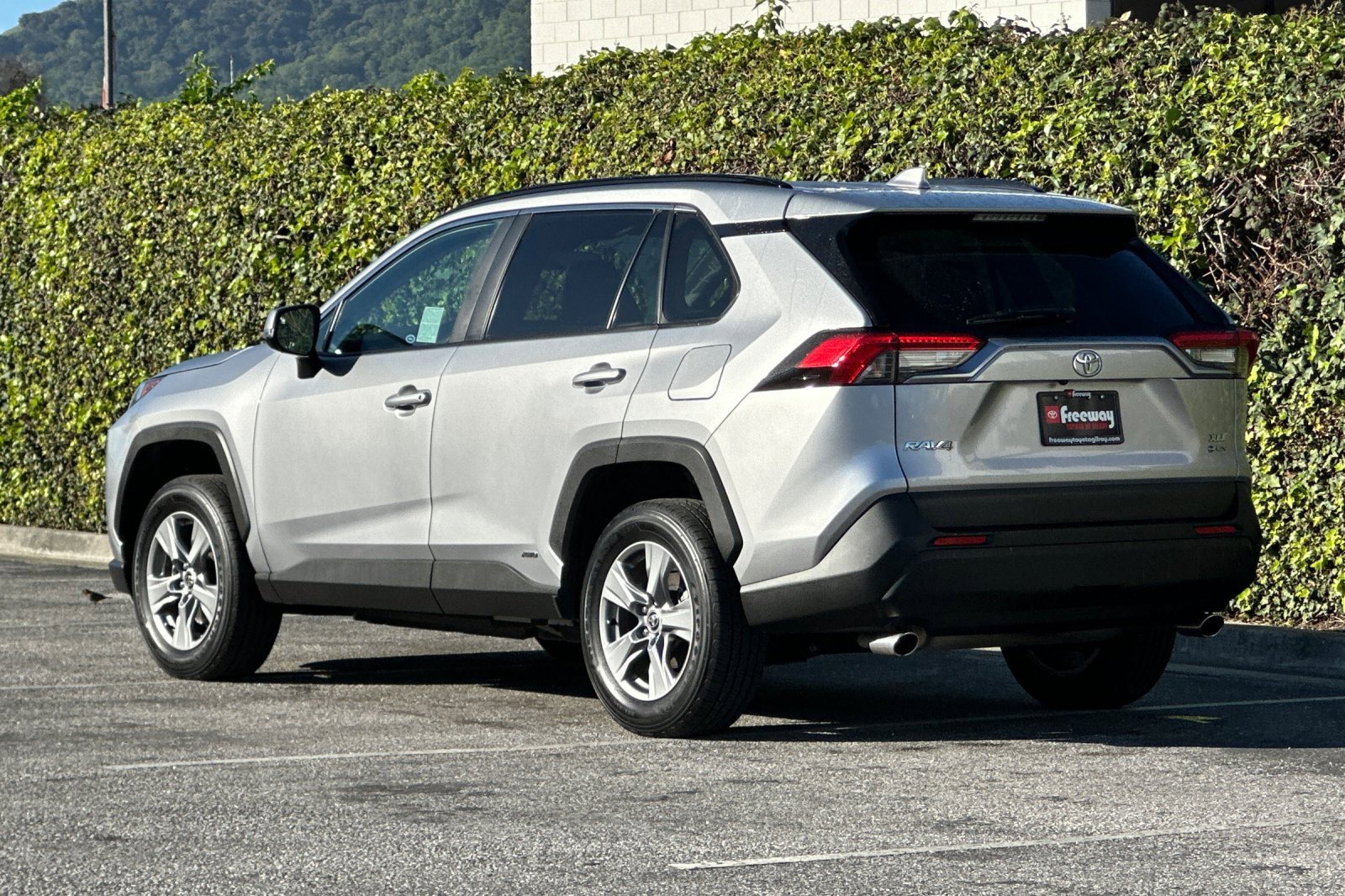 Used 2025 Toyota RAV4 XLE image 6