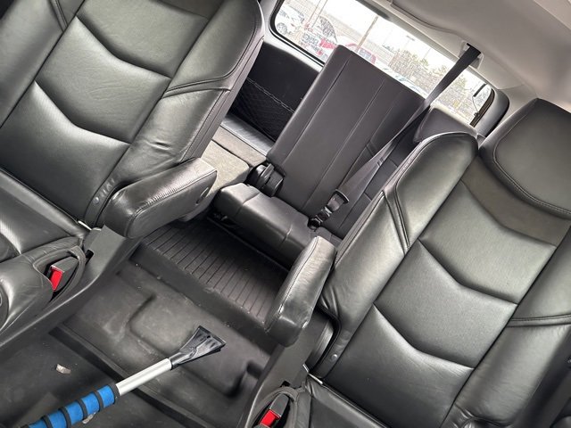Used 2019 Cadillac Escalade Premium Luxury w/ Escalade Sport Edition image 6