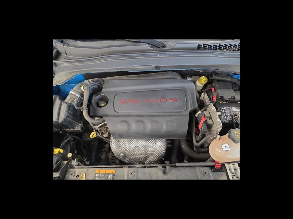 Used 2015 Jeep Renegade Latitude w/ Popular Equipment Group image 21