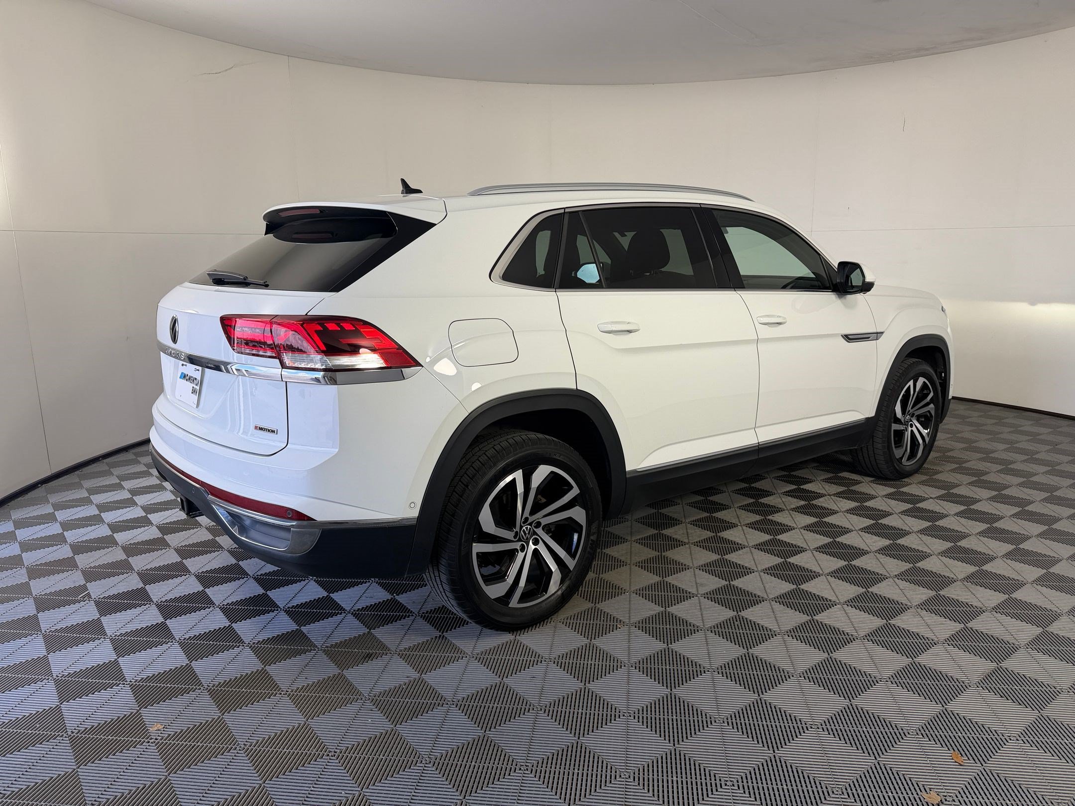 Used 2020 Volkswagen Atlas Cross Sport SEL Premium AWD/4WD image 9