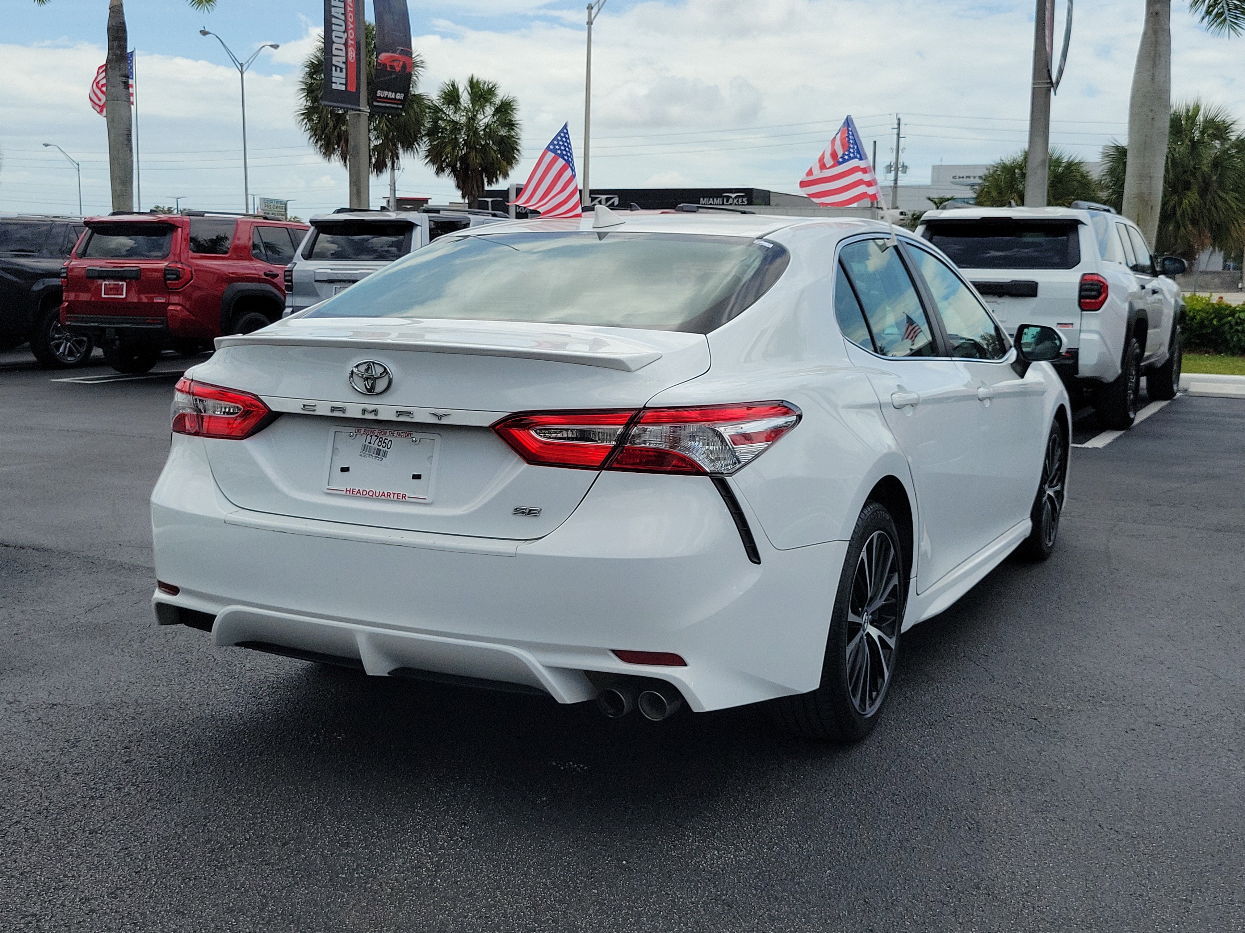 Used 2020 Toyota Camry SE FWD image 11