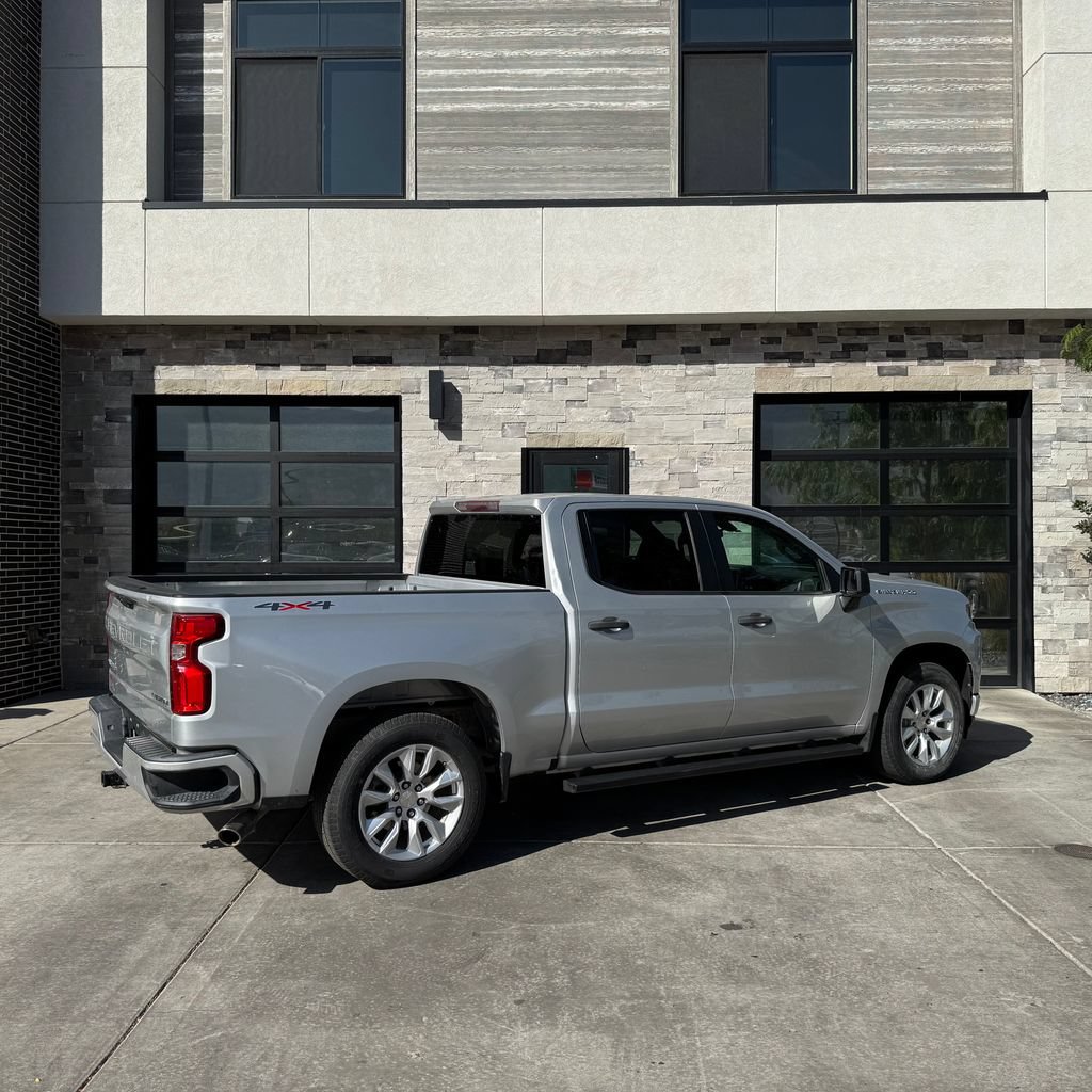 Used 2019 Chevrolet Silverado 1500 Custom w/ Custom Value Package AWD/4WD image 3