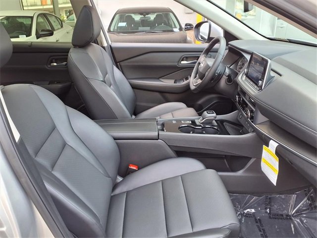 Certified 2025 Nissan Rogue SV w/ SV Premium Package image 26