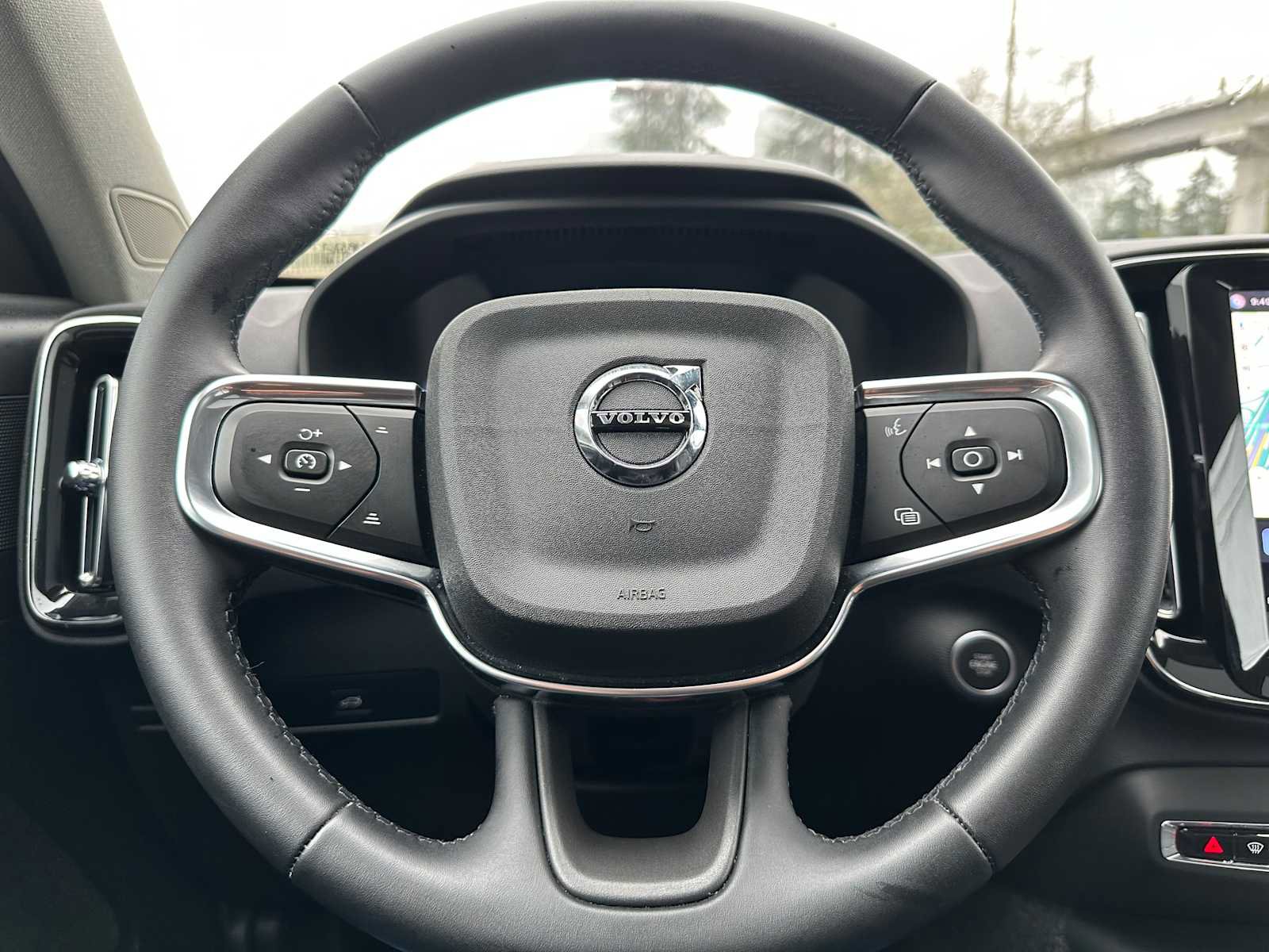 Certified 2025 Volvo XC40 B5 Plus AWD/4WD image 25