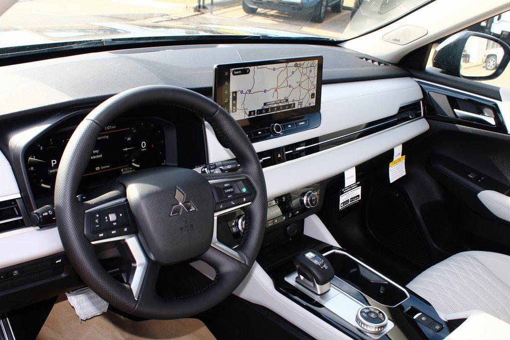 New 2026 Mitsubishi Outlander SEL image 2