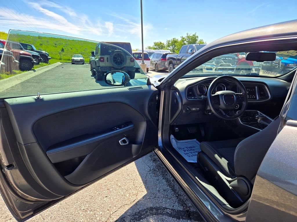 Used 2019 Dodge Challenger SXT RWD image 11