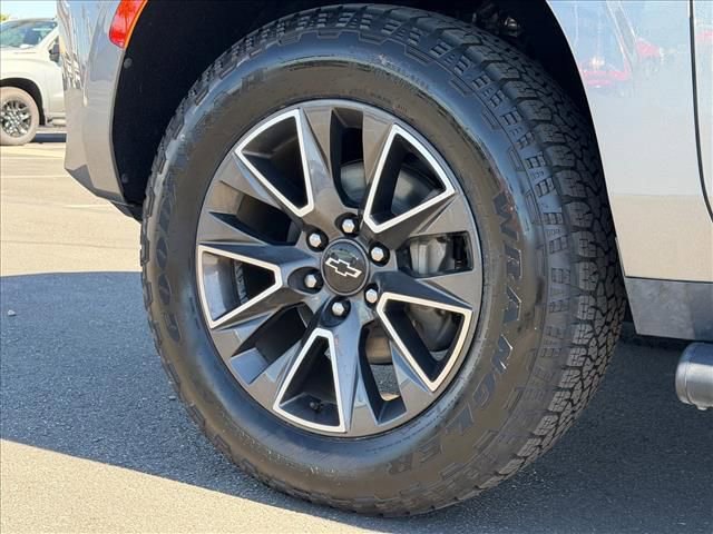 Used 2021 Chevrolet Suburban Z71 w/ Luxury Package image 25