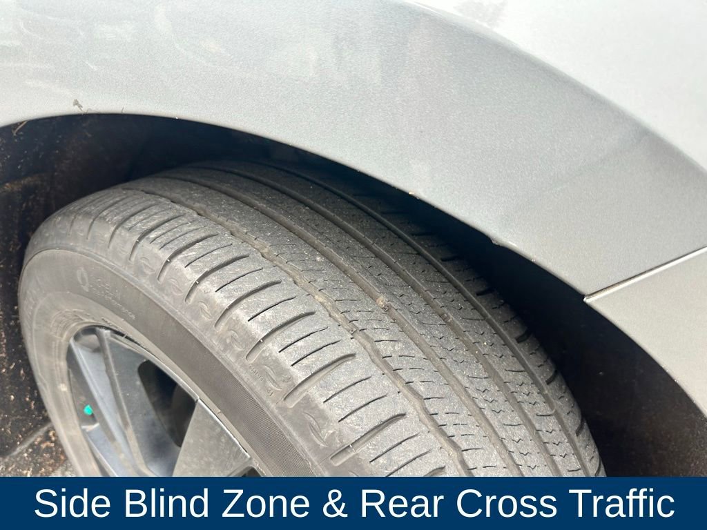 Used 2023 Chevrolet Equinox LS w/ Sport Edition image 4