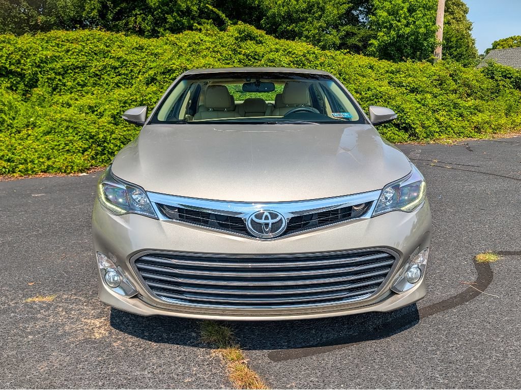 Used 2015 Toyota Avalon Limited FWD image 2