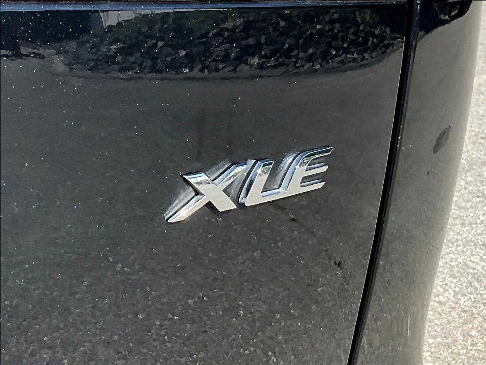 Used 2025 Toyota Corolla Cross XLE image 29