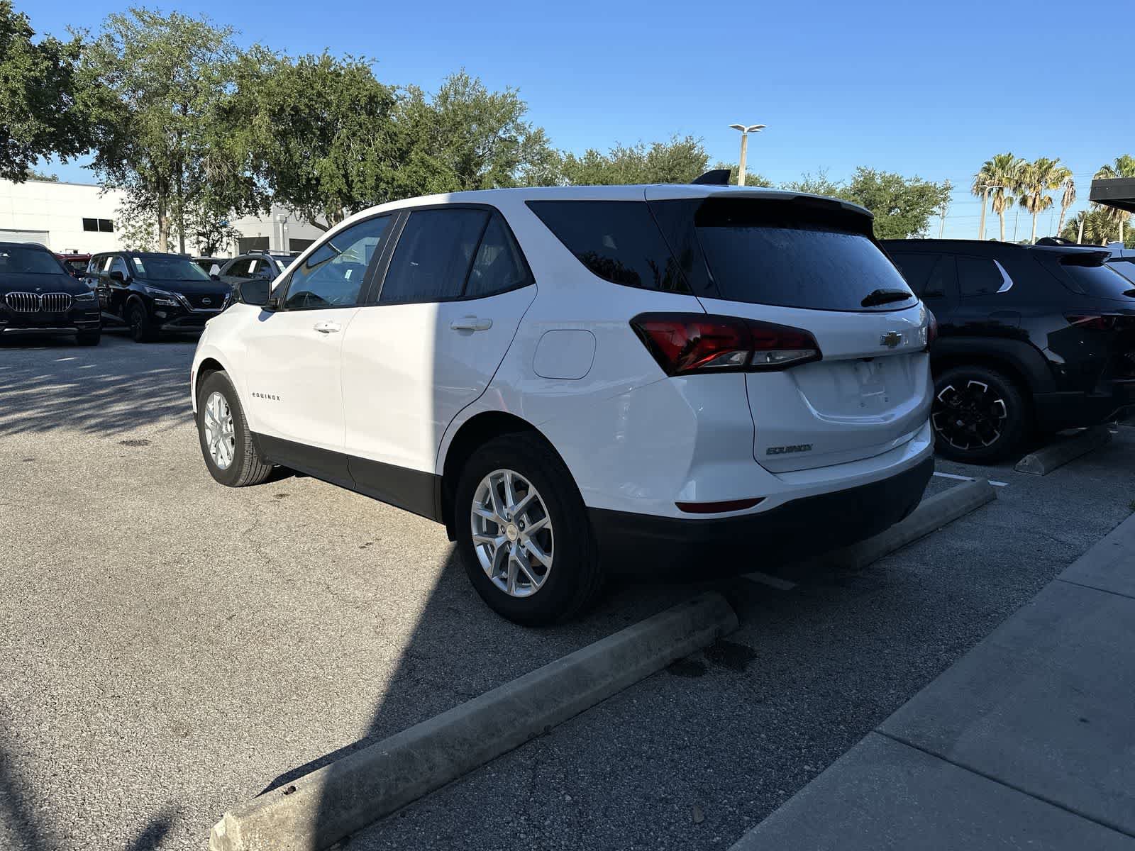 Used 2023 Chevrolet Equinox LS w/ LS Convenience Package FWD image 6