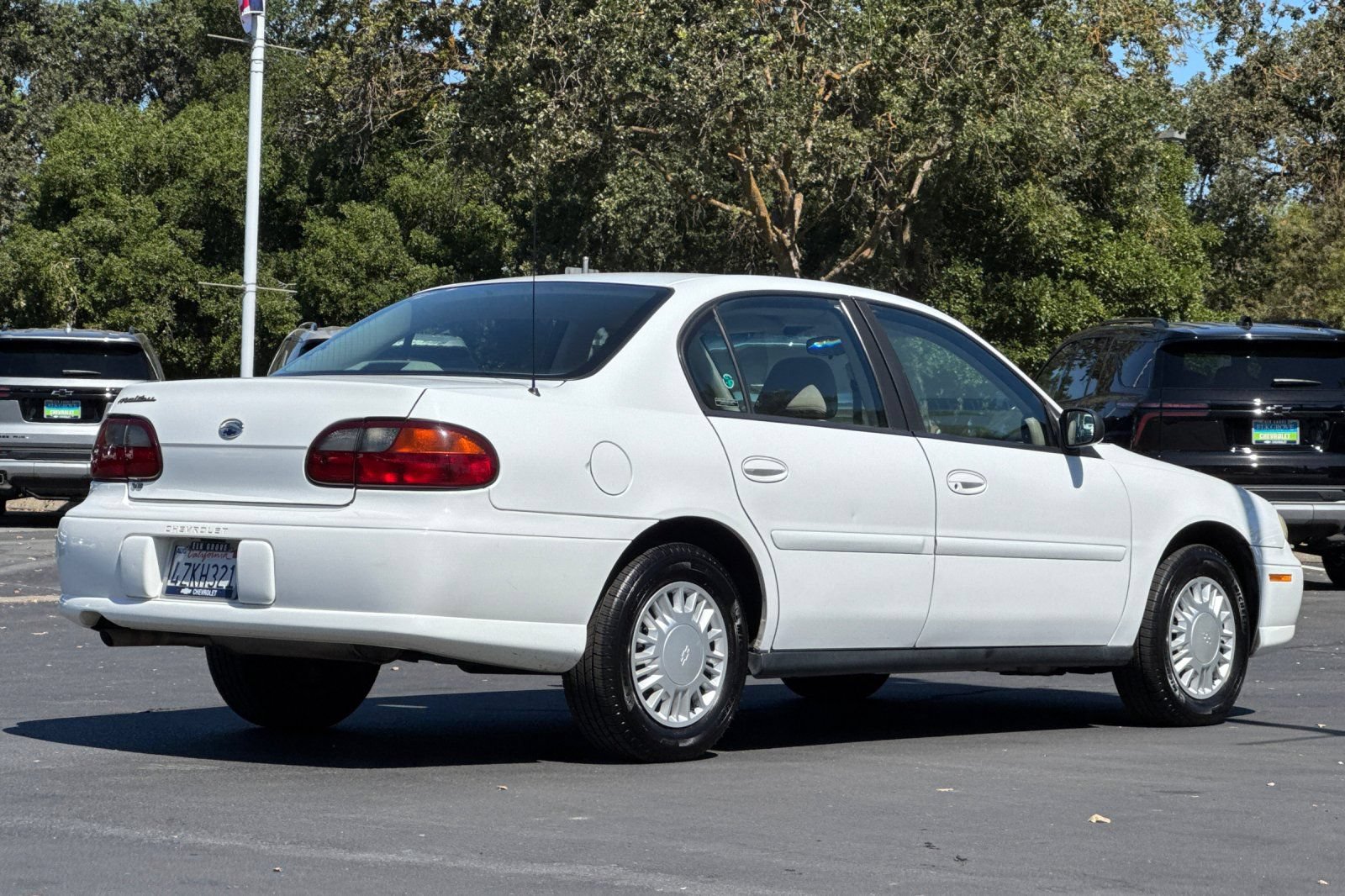 Used 2002 Chevrolet Malibu V6 w/ Preferred Equipment Group 1 FWD image 3