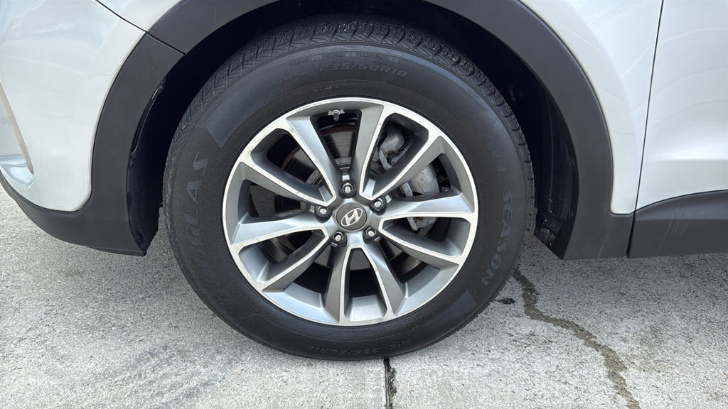 Used 2017 Hyundai Santa Fe SE FWD image 18